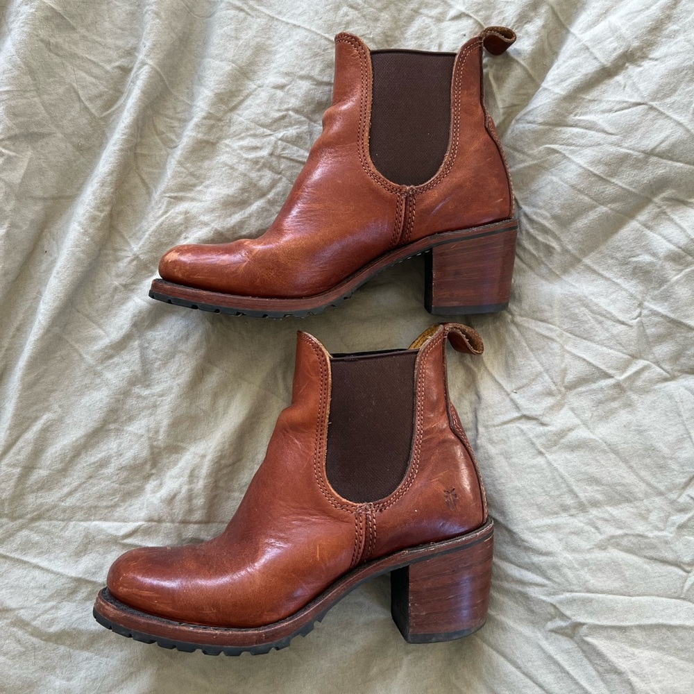 Frye Sabrina Chelsea Boots